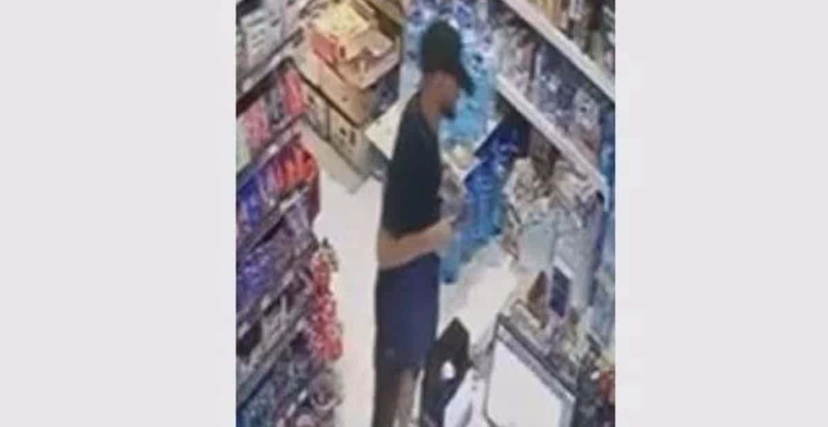 Police call for citizens’ help in identifying a man suspected of robbery