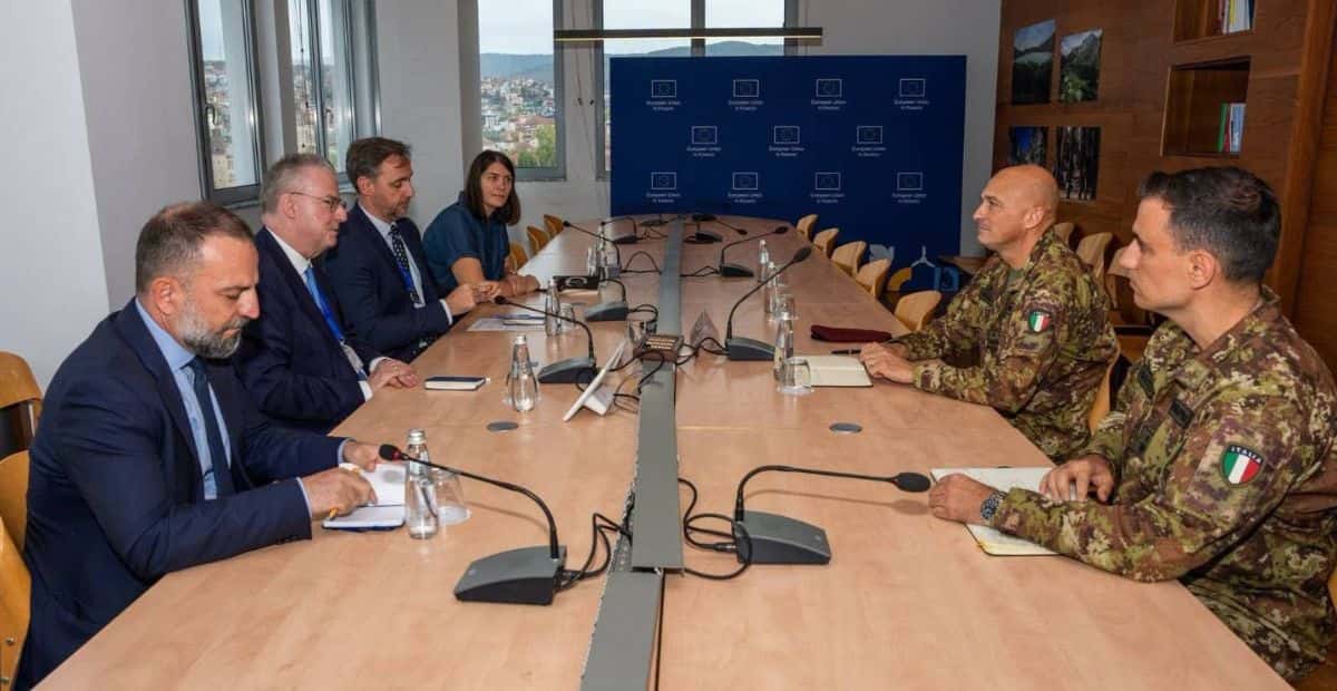 KFOR Commander Meets With Special EU Representative, Tells Security in Kosovo