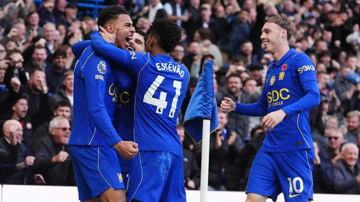 Chelsea sinks Manchester United, triumphs 2-0 and leaves 16th place at Premier League