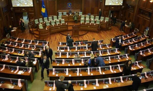 The Parliament hearing begins with a solidification with women with breast cancer