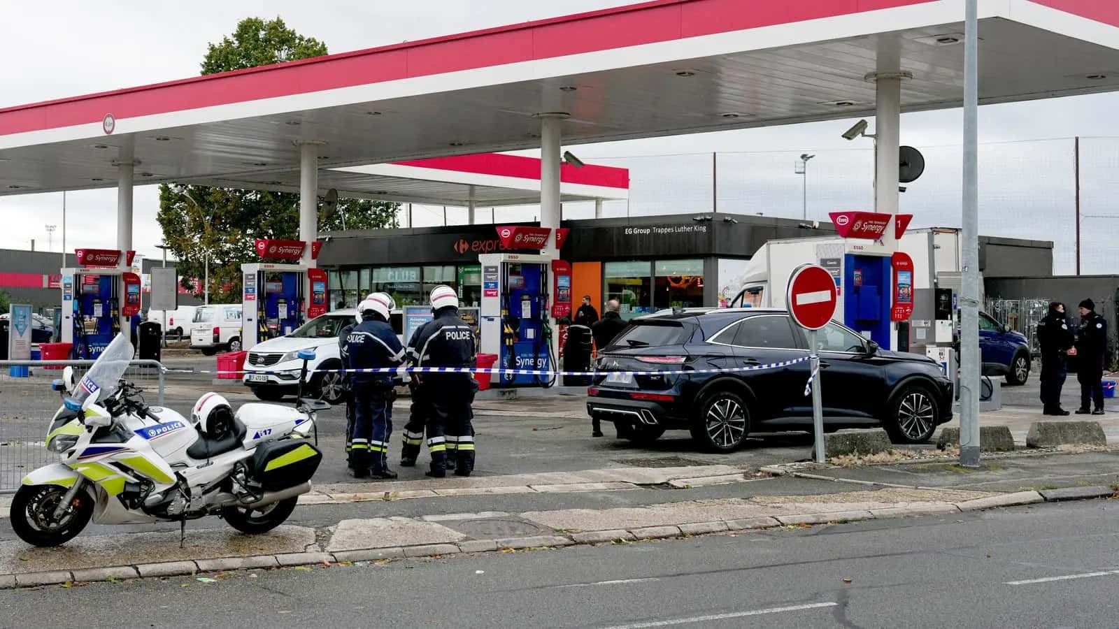 Shooting on the outskirts of Paris, one killed and four wounded