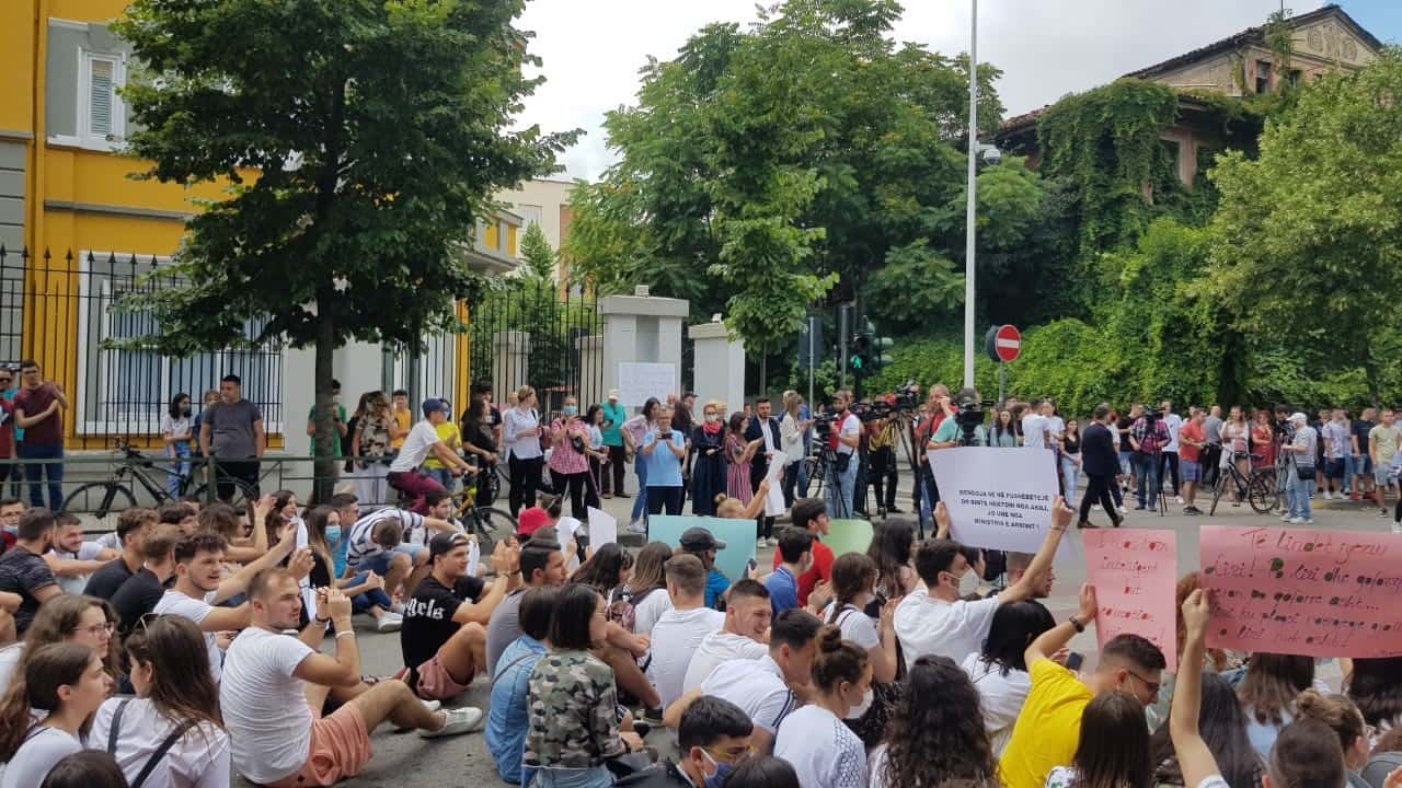 Young Albanians, Europe’s Past for Family Revenues