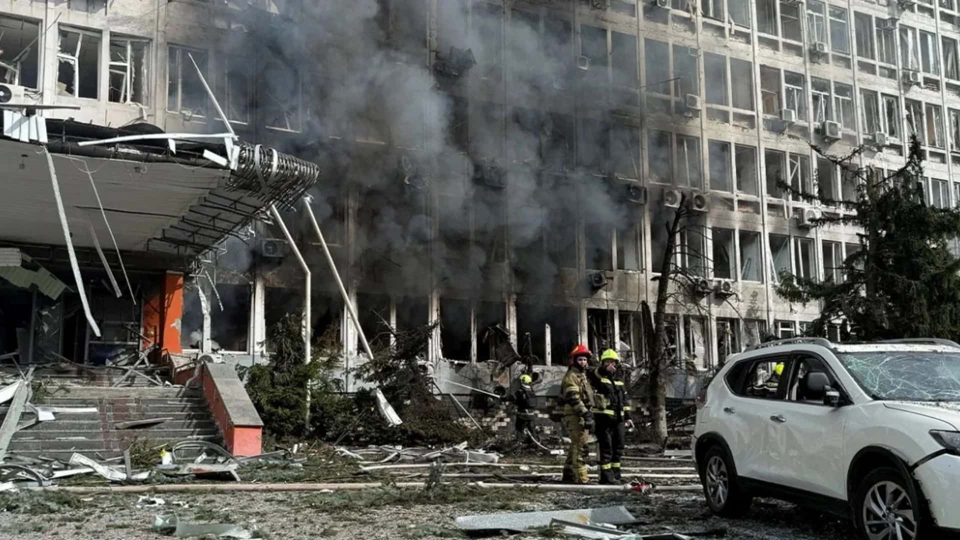 Russia hits Ukrainian capital with fears, power cuts off
