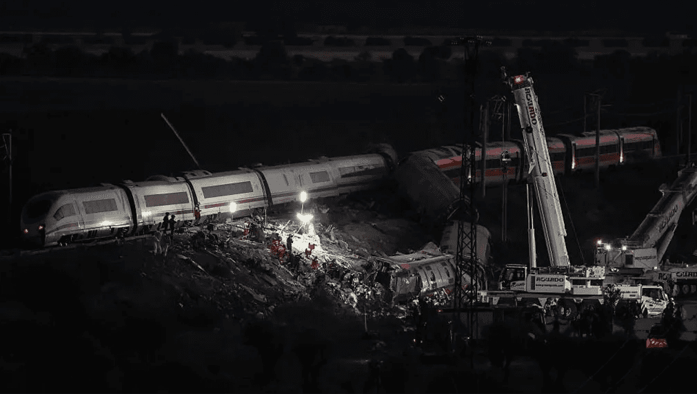 Spain begins three days of national mourning after the tragic railway accident of 68 victims