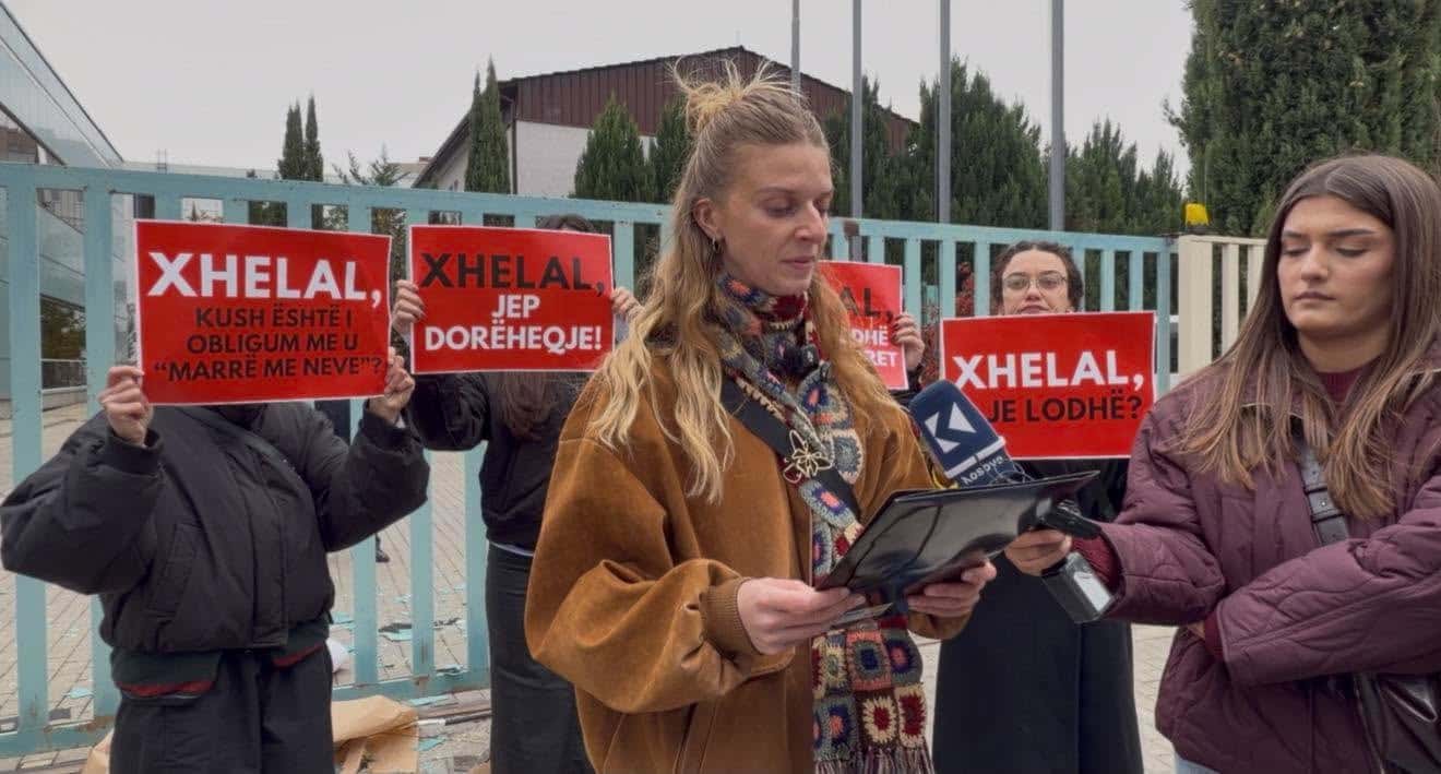 QICA breaks mirror in front of MPB, urges Svechla’s resignation following Arlinda Zekiaj’s murder