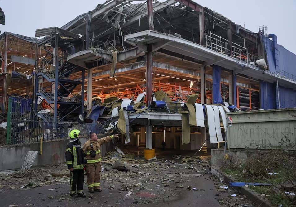 Russia hits Kiev with rockets, Ukraine attacks Moscow with hundreds of fears
