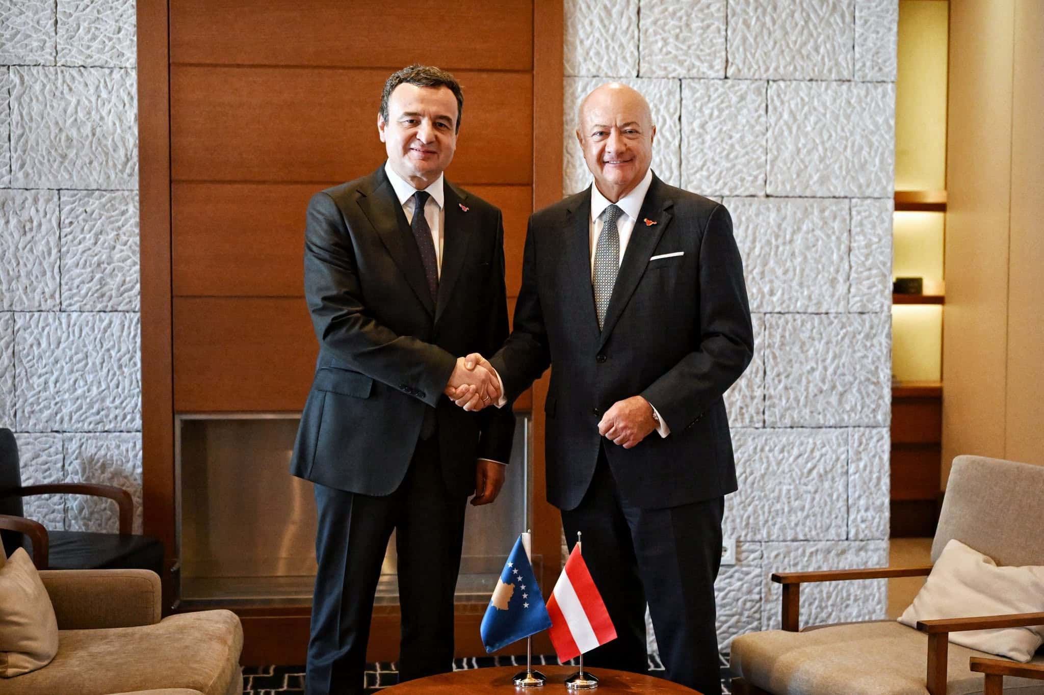 Kurti meets with Austrian Chancellor, talks European integration, economic co-operation
