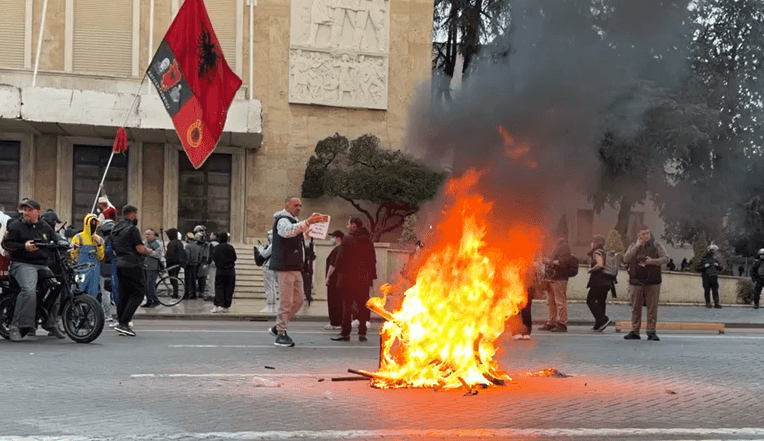 Protesters burn dialogue chairs before prime minister in Tirana