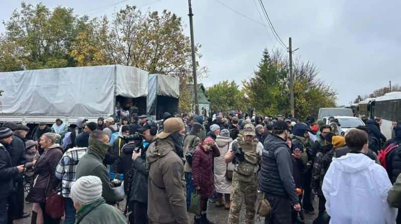 Hundreds of residents evacuate from Olishky to Ukraine