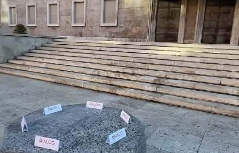 Rama, again an invitation for dialogue with students and professors