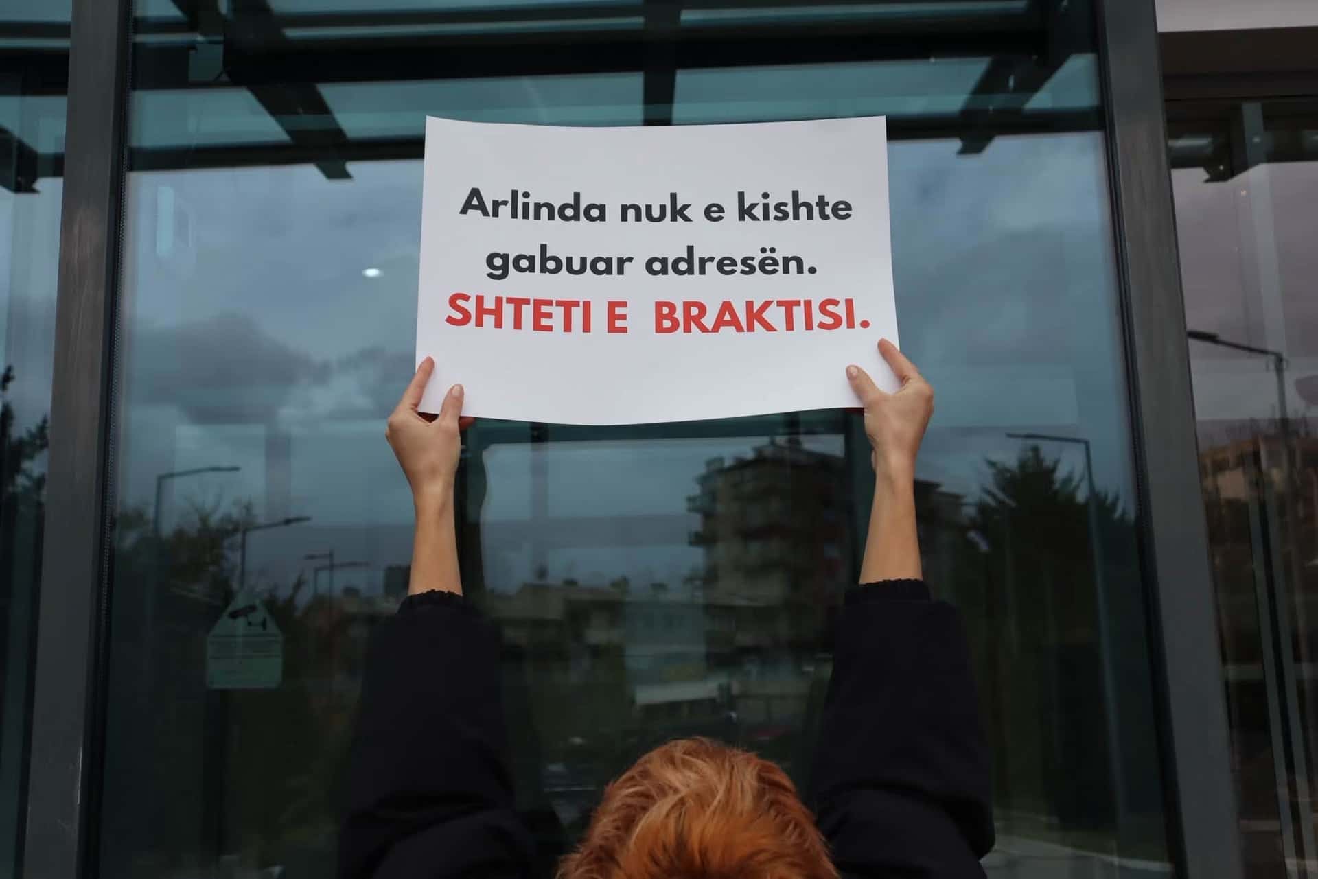 Anger following Arlinda Zekaj’s assassination today protested in Pristina, resignations and dismissals sought