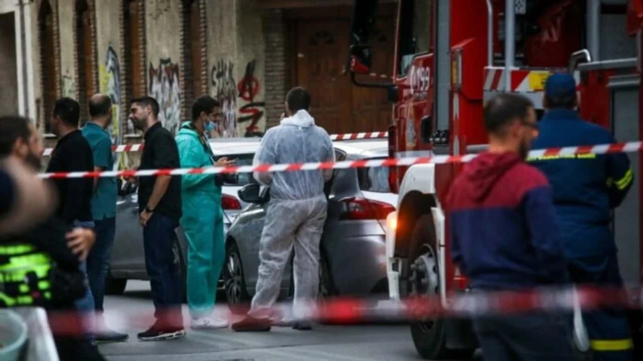 Four wounded blast in Athens, police declare Albanian search
