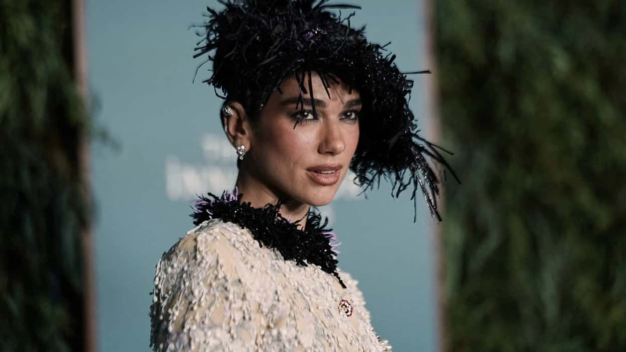I want Lipa in awe at the New York awards ceremony, in special dress from Chanel.
