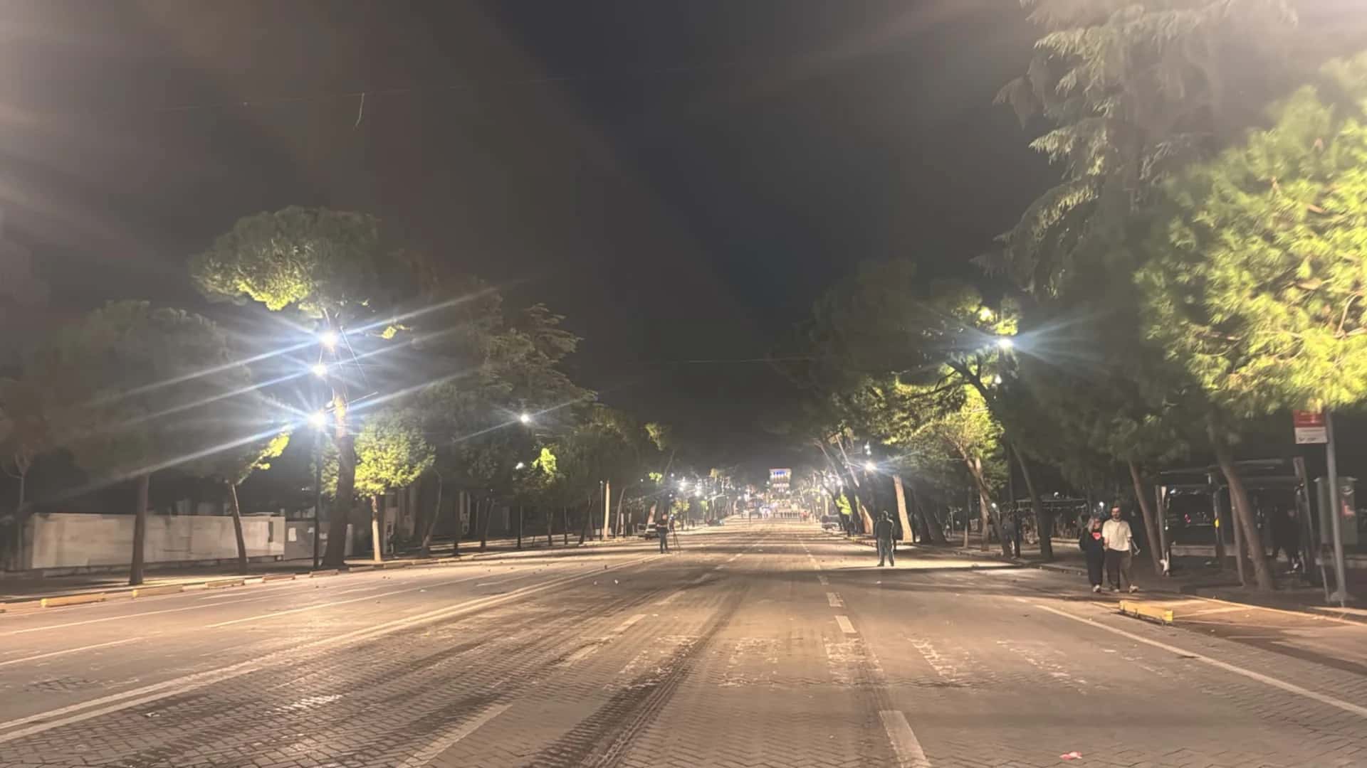 Situation calms down in Tirana, police disperse protesters, start cleaning up avenues
