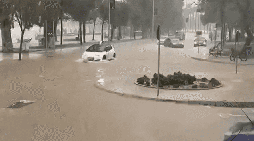 Rainfall floods roads in Vlora, problems in some areas