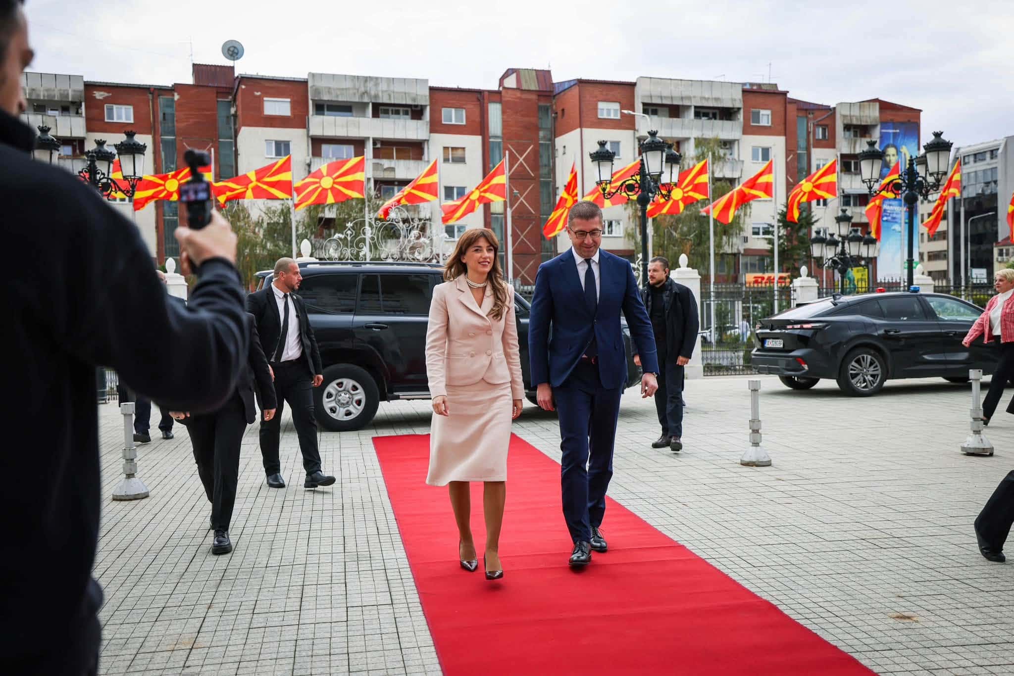 Haxhiu meets Mickoski, talks about Prizren-Tevo road and Skopje-Blace highway