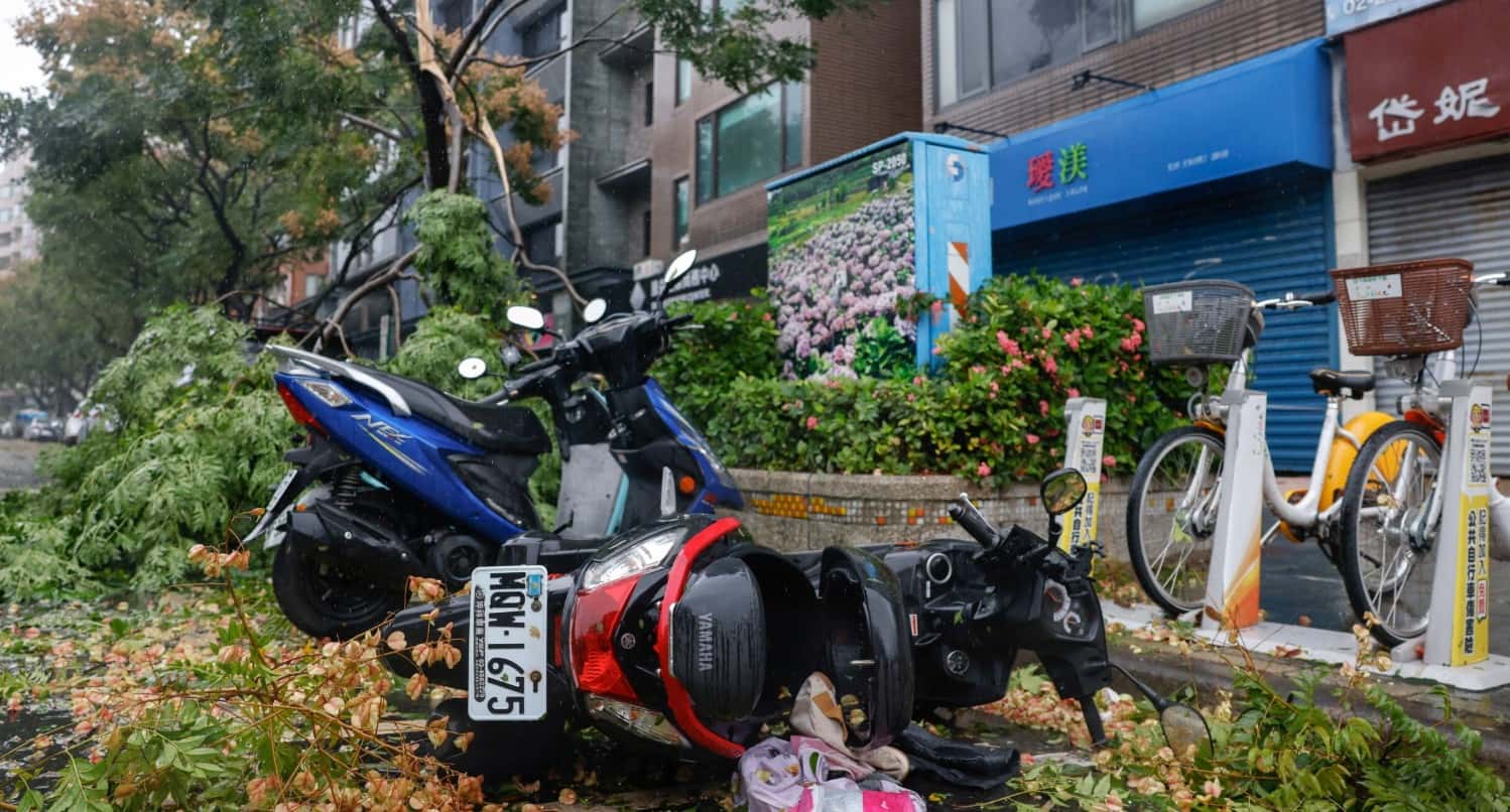 A dead man and over 500 injured by typhoons in Taiwan