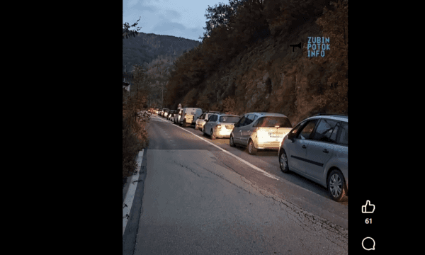 Column in Brnjak, Serbs from Kosovo leave to vote in Serbia