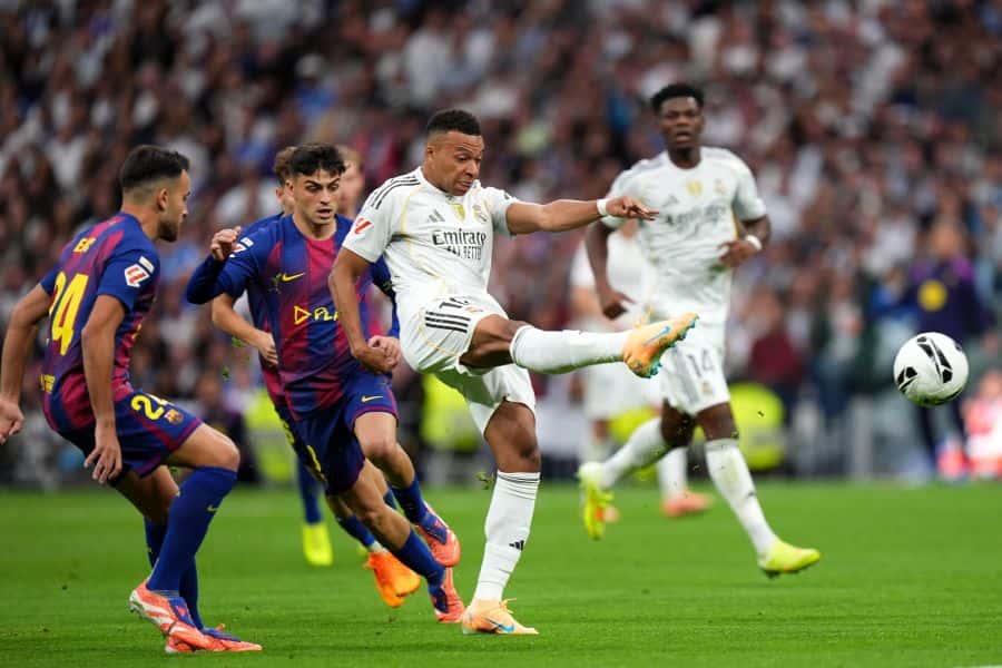 Official formations published for El Classico, Barcelona and Real Madrid ready for duel