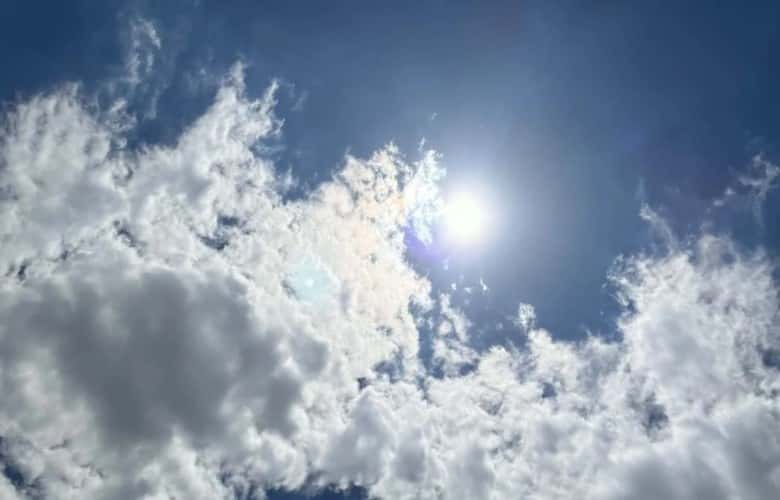 Sunny weather and variable clouds, rainfall opportunities