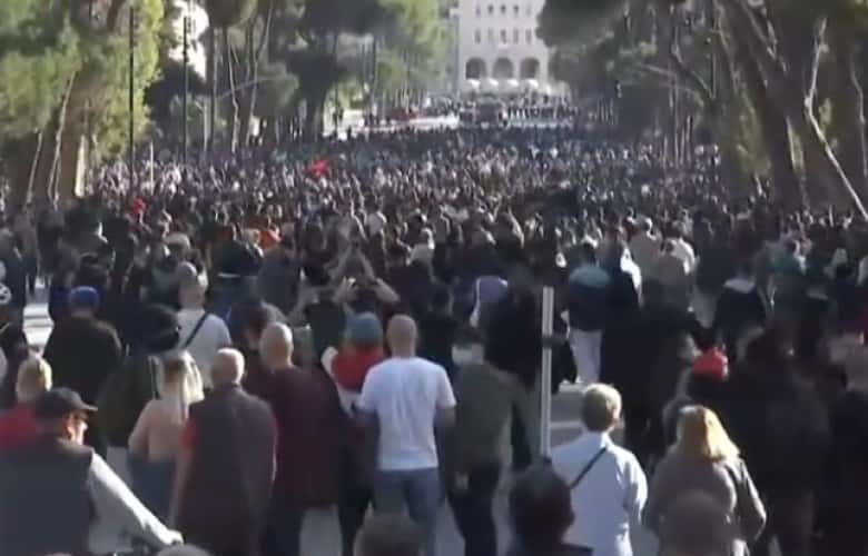 Student protests in Tirana, students, teachers gather before ministry