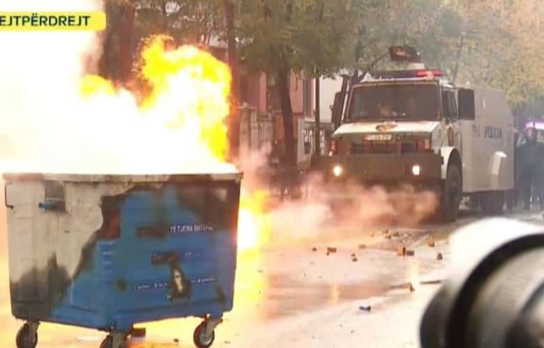 Tirana, tensions in student protest, police use water under pressure