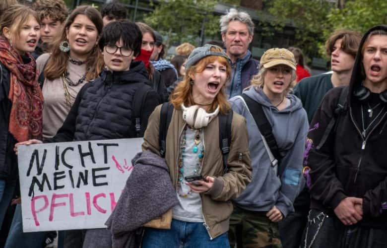 Generations Z protest against expensive living and military obligation