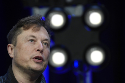 Elon Musk humbet padinë kundër OpenAI