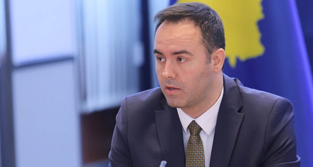 Arsyetohet Konjufca: Nuk e ofendova Osmanin, një pseudo-gazetar e përdori termin “frizere”, nuk e dëgjova saktë pyetjen