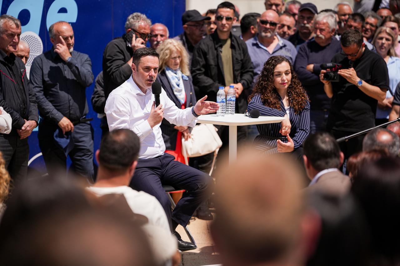 Abdixhiku me Osmanin takim me qytetarët e Istogut: Diskutime të mira me plot ide e pyetje  