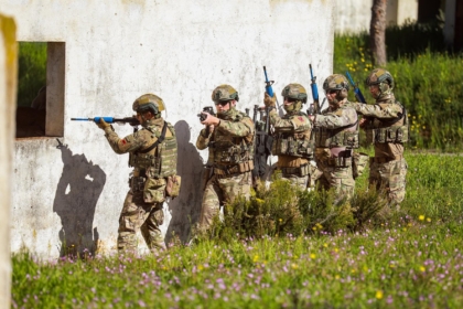 ‘‘Para presionit vjen përgatitja’’, ushtarët e Shqipërisë stërviten me Forcat Speciale të SHBA’së – NATO ndan foto