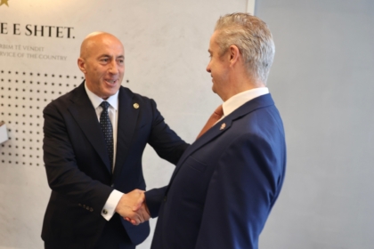 Hargreaves pas takimit me Haradinajn: Pas zgjedhjeve partitë të angazhohen për formimin e Qeverisë dhe zgjedhjen e Presidentit me kohë
