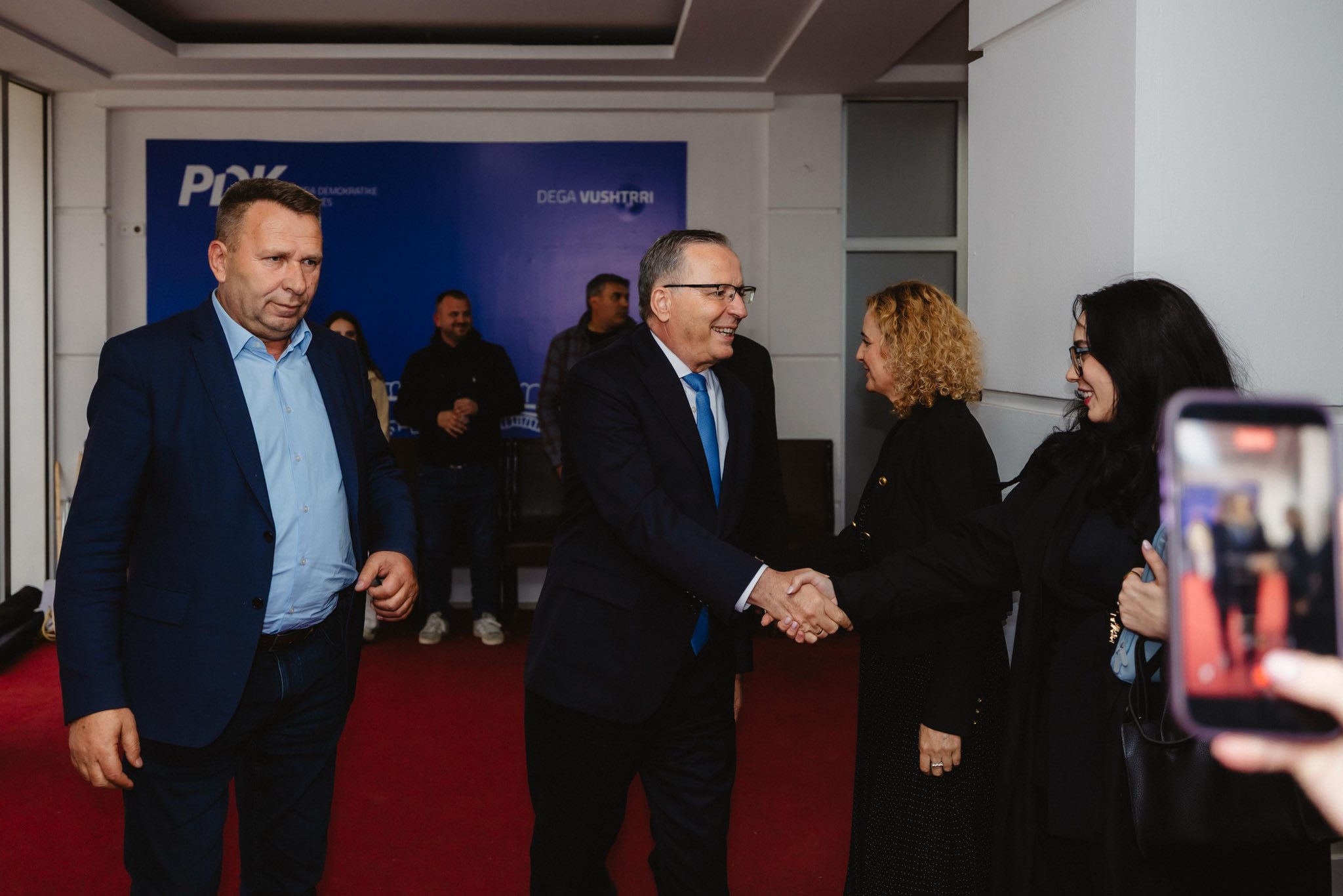 Hamza nga Vushtrria: PDK e gatshme dhe e mobilizuar për ndryshimin që kërkon Kosova Hamza nga Vushtrria: PDK e gatshme dhe e mobilizuar për ndryshimin që kërkon Kosova
