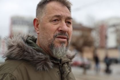 Qytetarët në Skenderaj organizohen për ta përkrahur Sami Lushtakun që po intervistohet në Polici