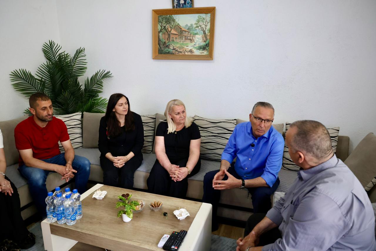 Hamza në familjen Dani në Fushë Kosovë: Vendi po humb të rinjtë nga krizat politike, qytetarët kërkojnë shpresë dhe ndryshim