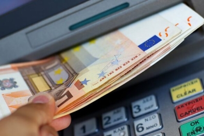 Rrogat rriten, por çmimet shtrenjtohen më shumë – Paga reale vlen 150 euro më pak se në 2020-ën