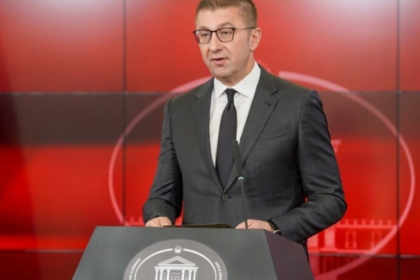 Mickoski i shqetësuar nga protestat e studentëve për gjuhën shqipe: Nuk dua t’i komentoj fyerjet dhe ndërhyrjet e jashtme