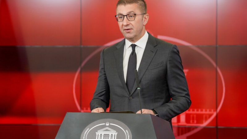 Mickoski i shqetësuar nga protestat e studentëve për gjuhën shqipe: Nuk dua t’i komentoj fyerjet dhe ndërhyrjet e jashtme