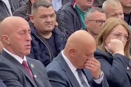 Haradinaj e Gjini s’mund t’i ndalin lotët në përvjetorin e dëshmorëve në Jabllanicë