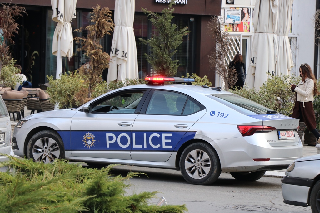 Motoçikleta godet tre këmbësorë në Prishtinë, Policia: Të lënduarit morën trajtim mjekësor Motoçikleta godet tre këmbësorë në Prishtinë, Policia: Të lënduarit morën trajtim mjekësor