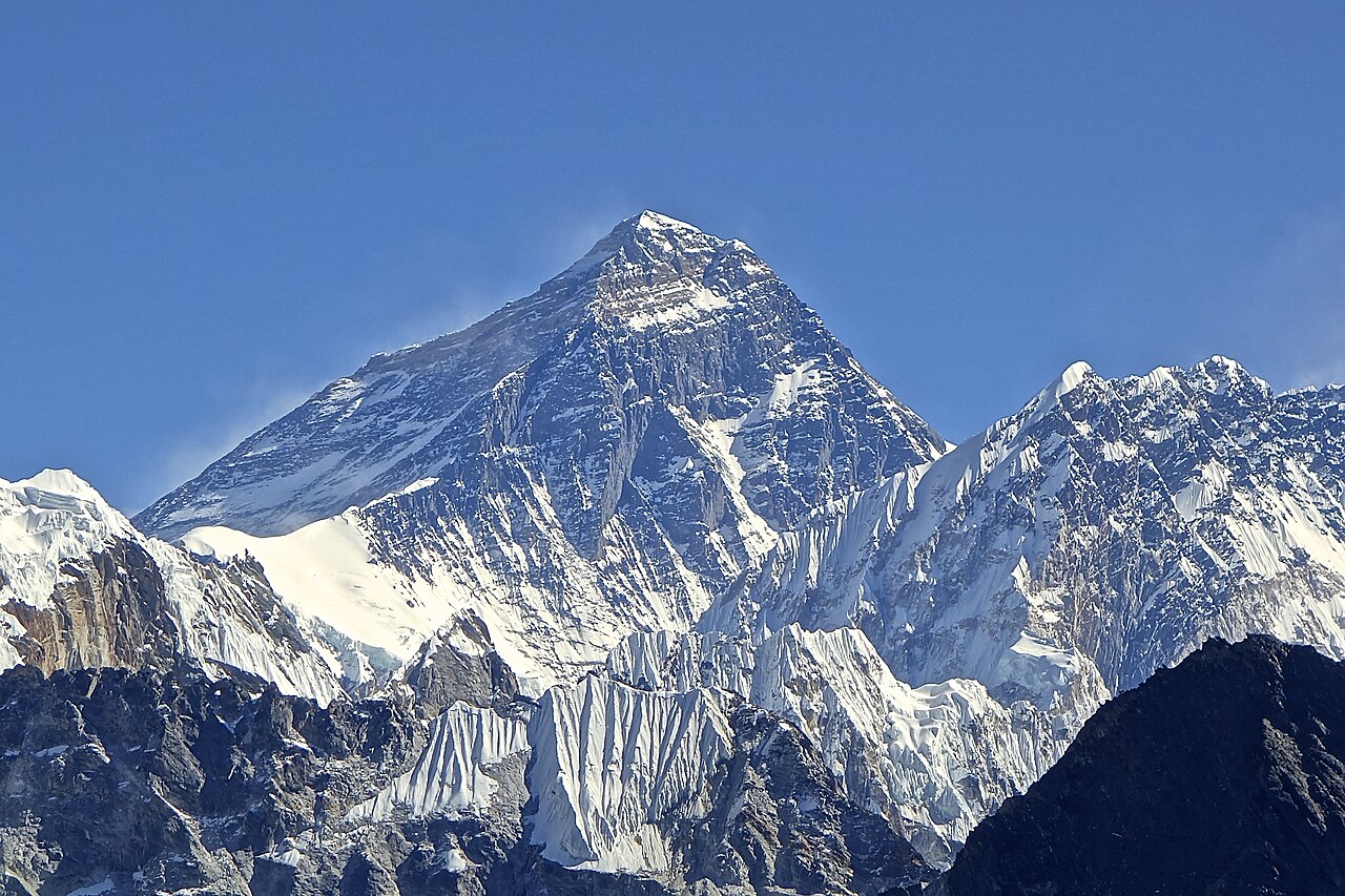 Alpinisti rus me dy amputime ngjitet në Malin Everest