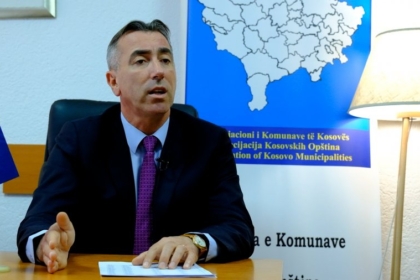 AKK: Ministria e Financave po fundos buxhetet e komunave dhe po ndëshkon qytetarët edhe përmes tatimit në pronë