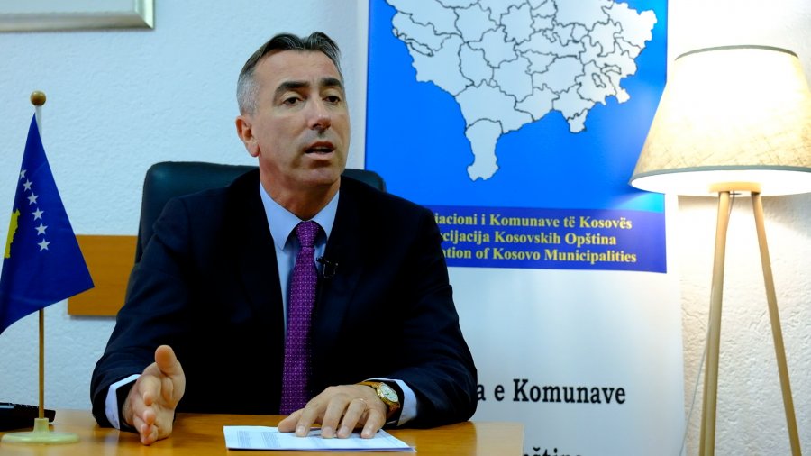 AKK: Ministria e Financave po fundos buxhetet e komunave dhe po ndëshkon qytetarët edhe përmes tatimit në pronë
