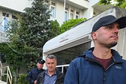 U arrestua dje lidhur me sulmin ndaj Hysni Mehanit- Lirohet zëdhënësi i komunës së Skenderajt Amir Lushtaku