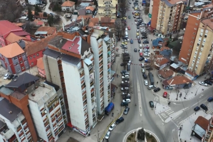 Avokati Jashari alarmon për presion ndaj serbëve të Kosovës: Po frikësohen dhe shantazhohen për votën, Beogradi po i përkrah hapur shantazhuesit