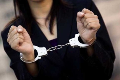 Arrestohet një grua në Gjakovë, dyshohet se sulmoi fizikisht të dashurin e saj