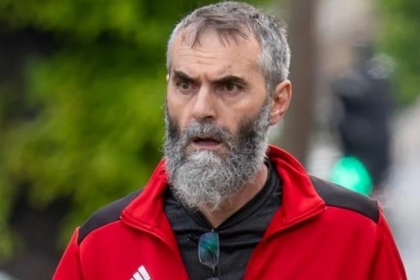 Shqiptari i dënuar për vrasje rikthehet në Angli pas ekstradimit në Shqipëri