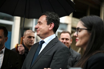 Pak para zgjedhjeve, Kurti merr pjesë në nisjen e punimeve në një rrugë, operatorit i thotë të punojë shpejt