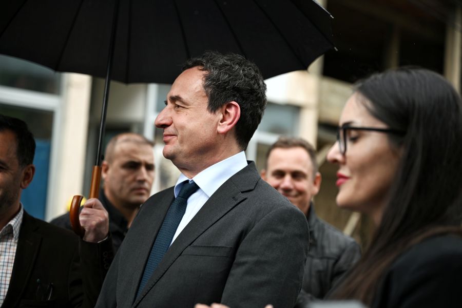 Pak para zgjedhjeve, Kurti merr pjesë në nisjen e punimeve në një rrugë, operatorit i thotë të punojë shpejt