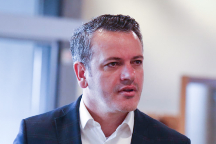 “Sot duhet mobilizim”, Arben Gashi: Kosova mes krizave, përçarjes dhe qeverisjes pa rezultat – na duhet zhvillimi